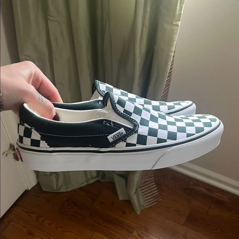 Brand New Vans Classic Checkered Slip-On Sneakers (Never Worn) - Picture 1 of 2